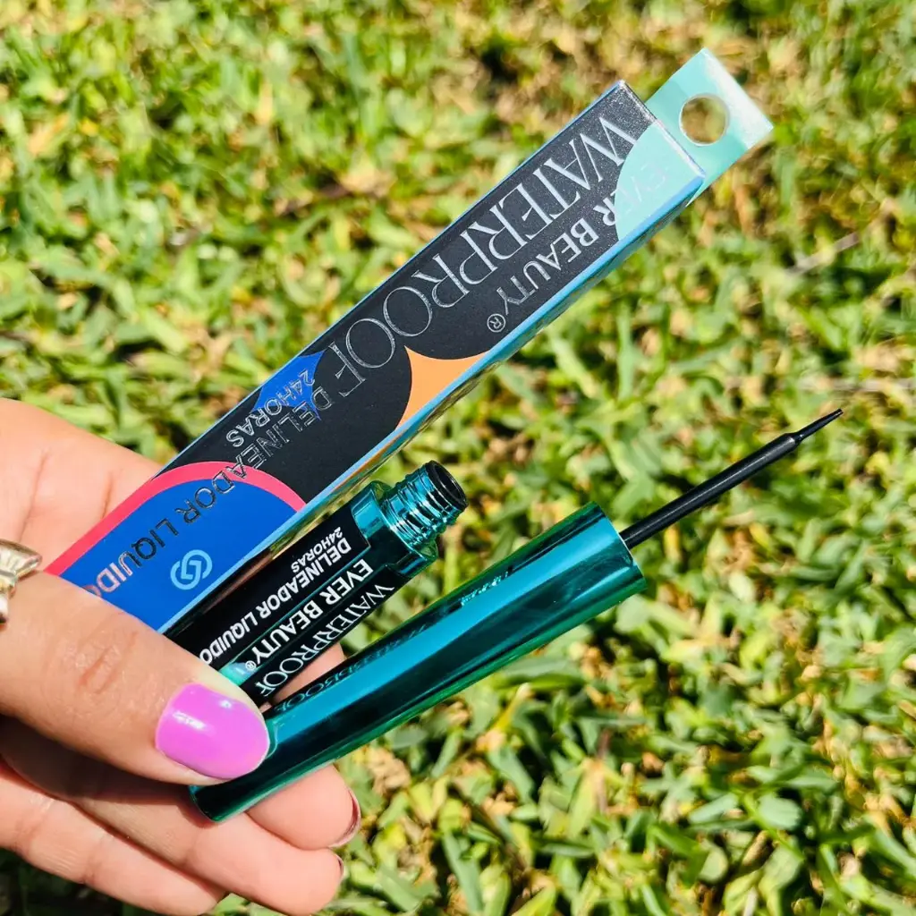 Delineador liquido pincel caja verde