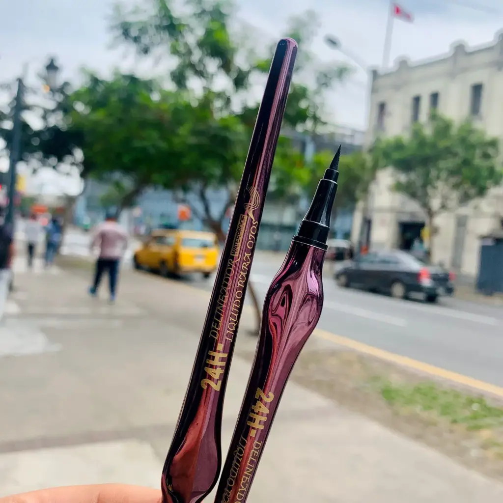 Delineador plumon con colageno PW KB218