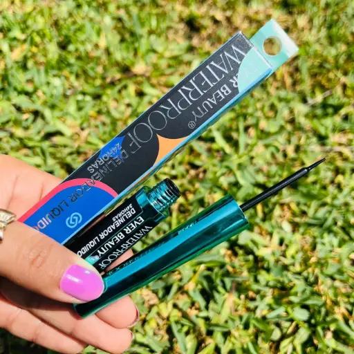 Delineador liquido pincel caja verde