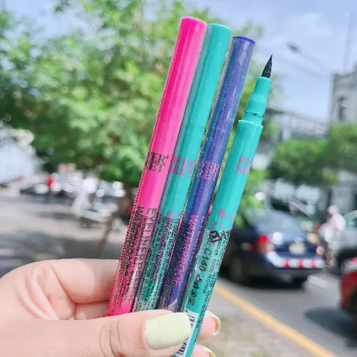 Delineador plumon negro Flower C140