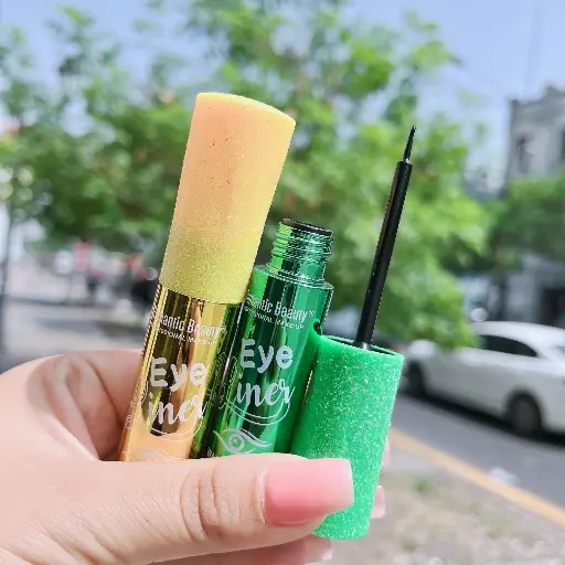 Delineador pincel negro liner R.M.T E9881